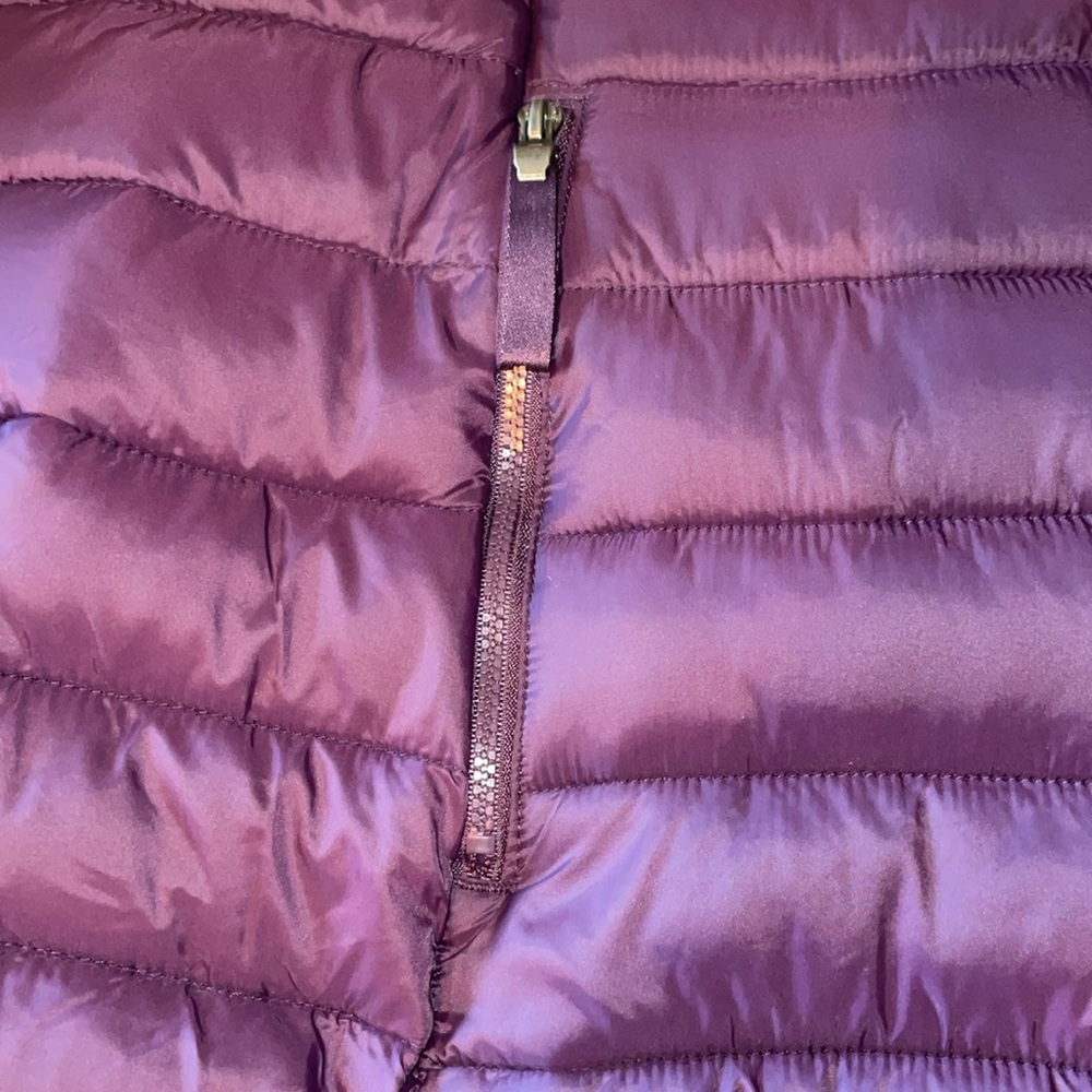 NWOT St. John's Bay Women’s Purple Puffer Jacket with Hood.  Size XL. - Picture 4 of 7